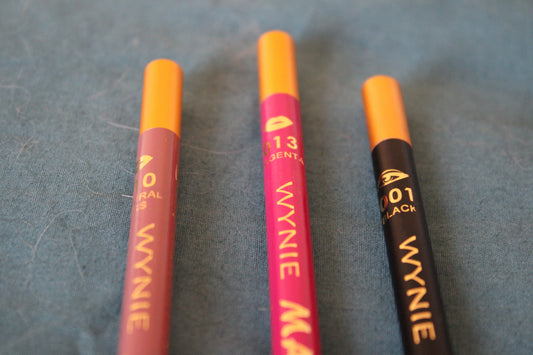 Matita in legno labbra 010